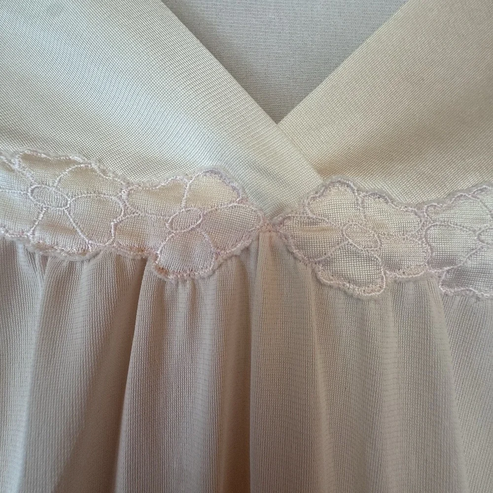 VTG 80s Vanity Fair Nightgown Pale Pink XL Satin Sheath Feminine Grandma Cottage